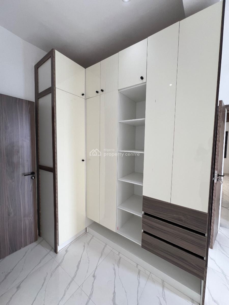 Super Luxury 3-bedroom Apartment with an Elevator and a Swimming Pool, Lekki Phase 1, Lekki, Lagos, Flat / Apartment for Rent
