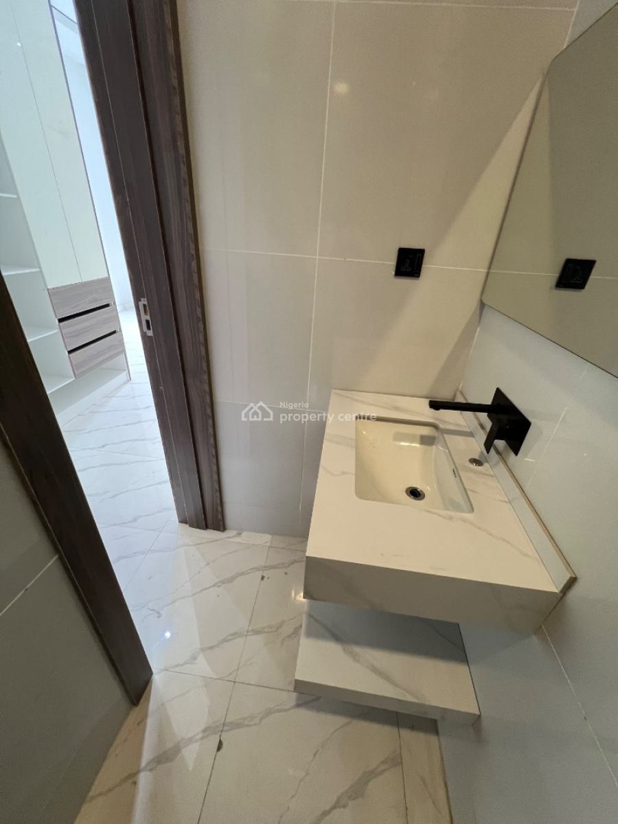 Super Luxury 3-bedroom Apartment with an Elevator and a Swimming Pool, Lekki Phase 1, Lekki, Lagos, Flat / Apartment for Rent