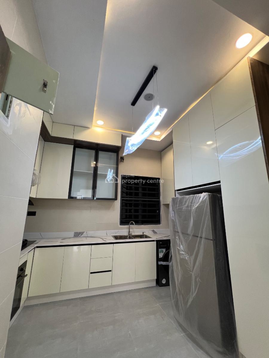 Super Luxury 3-bedroom Apartment with an Elevator and a Swimming Pool, Lekki Phase 1, Lekki, Lagos, Flat / Apartment for Rent