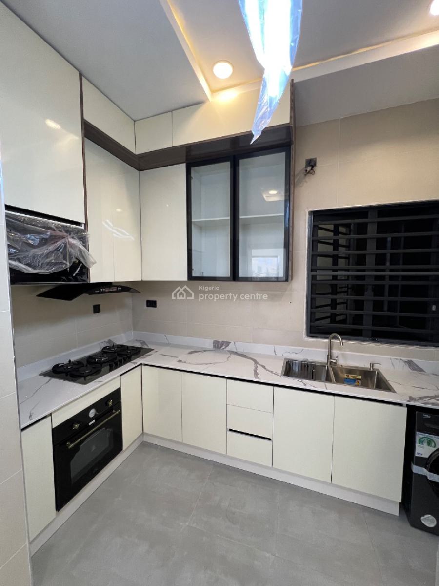 Super Luxury 3-bedroom Apartment with an Elevator and a Swimming Pool, Lekki Phase 1, Lekki, Lagos, Flat / Apartment for Rent