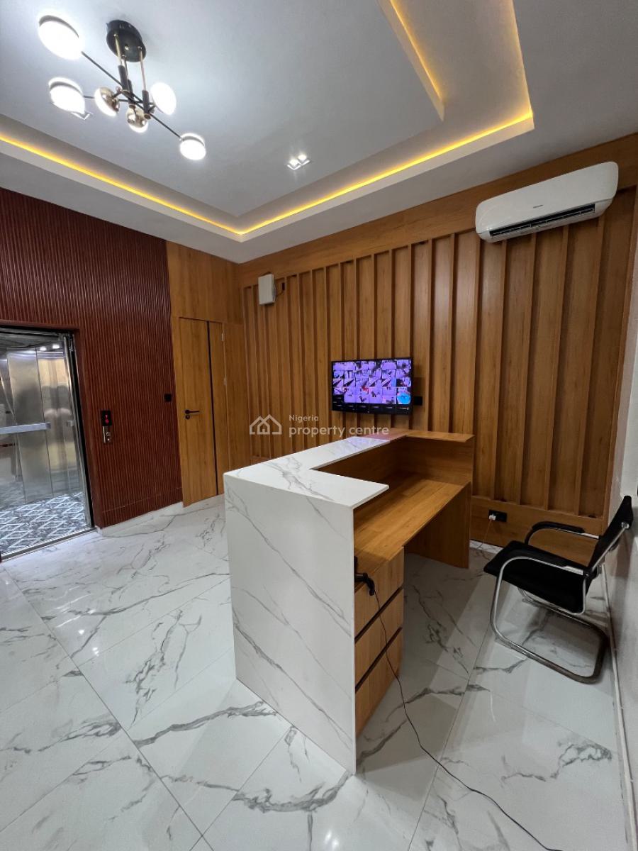 Super Luxury 3-bedroom Apartment with an Elevator and a Swimming Pool, Lekki Phase 1, Lekki, Lagos, Flat / Apartment for Rent