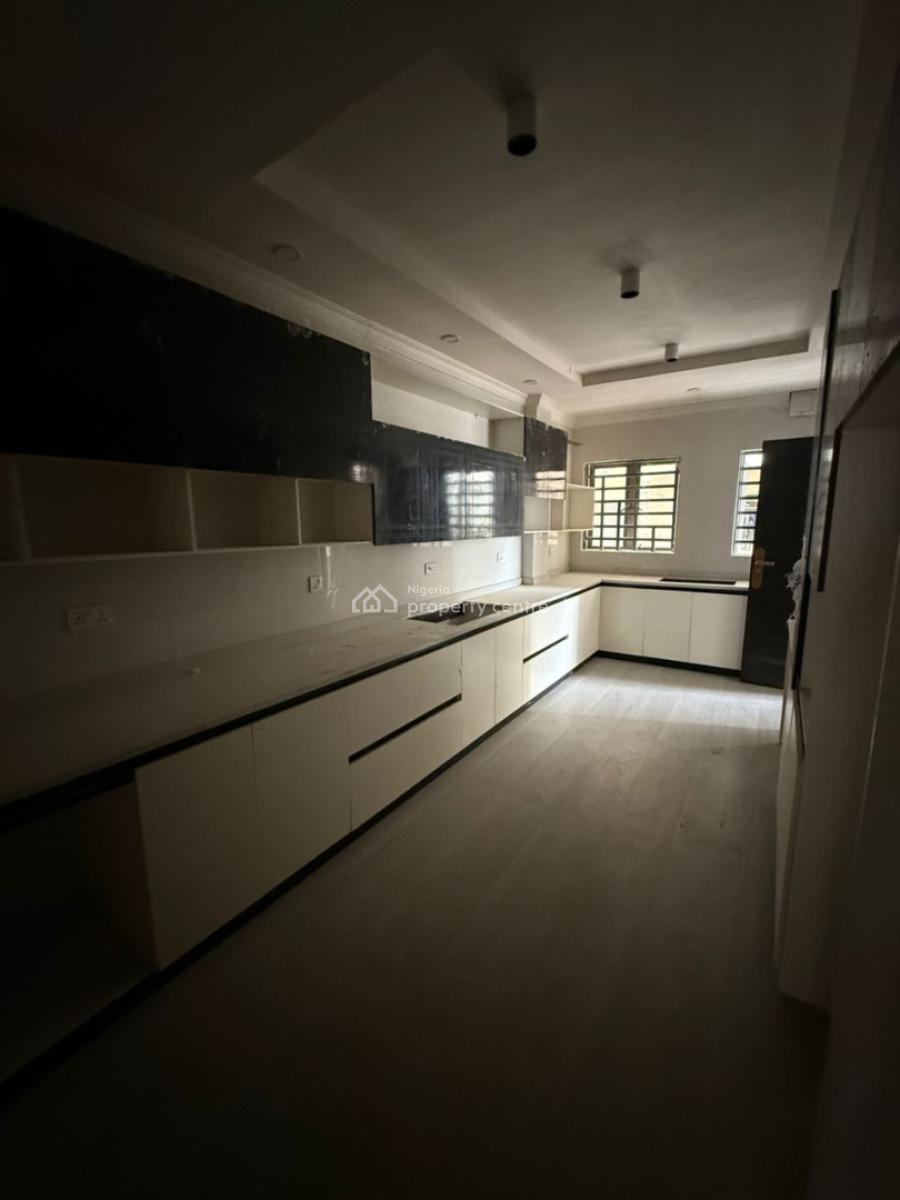 Stunning 4 Bedroom Apartment in a Secured Vicinity, Lekki Phase 1, Lekki, Lagos, Flat / Apartment for Sale