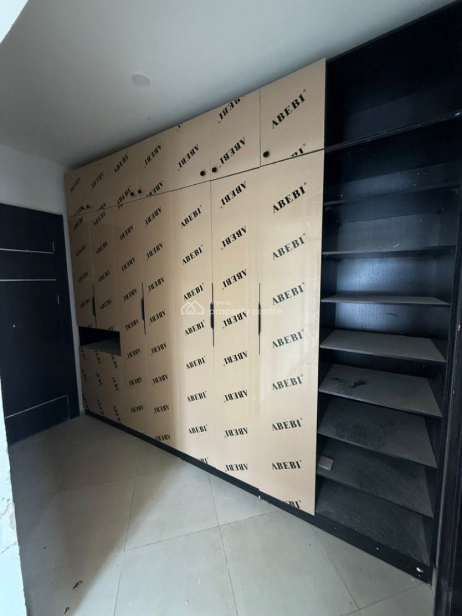 Stunning 4 Bedroom Apartment in a Secured Vicinity, Lekki Phase 1, Lekki, Lagos, Flat / Apartment for Sale