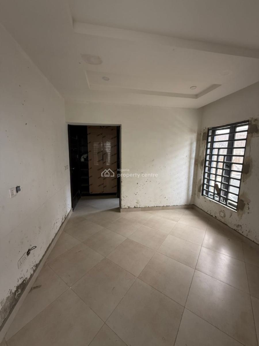 Stunning 4 Bedroom Apartment in a Secured Vicinity, Lekki Phase 1, Lekki, Lagos, Flat / Apartment for Sale