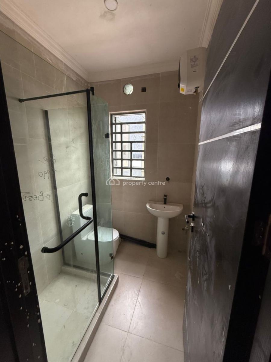 Stunning 4 Bedroom Apartment in a Secured Vicinity, Lekki Phase 1, Lekki, Lagos, Flat / Apartment for Sale