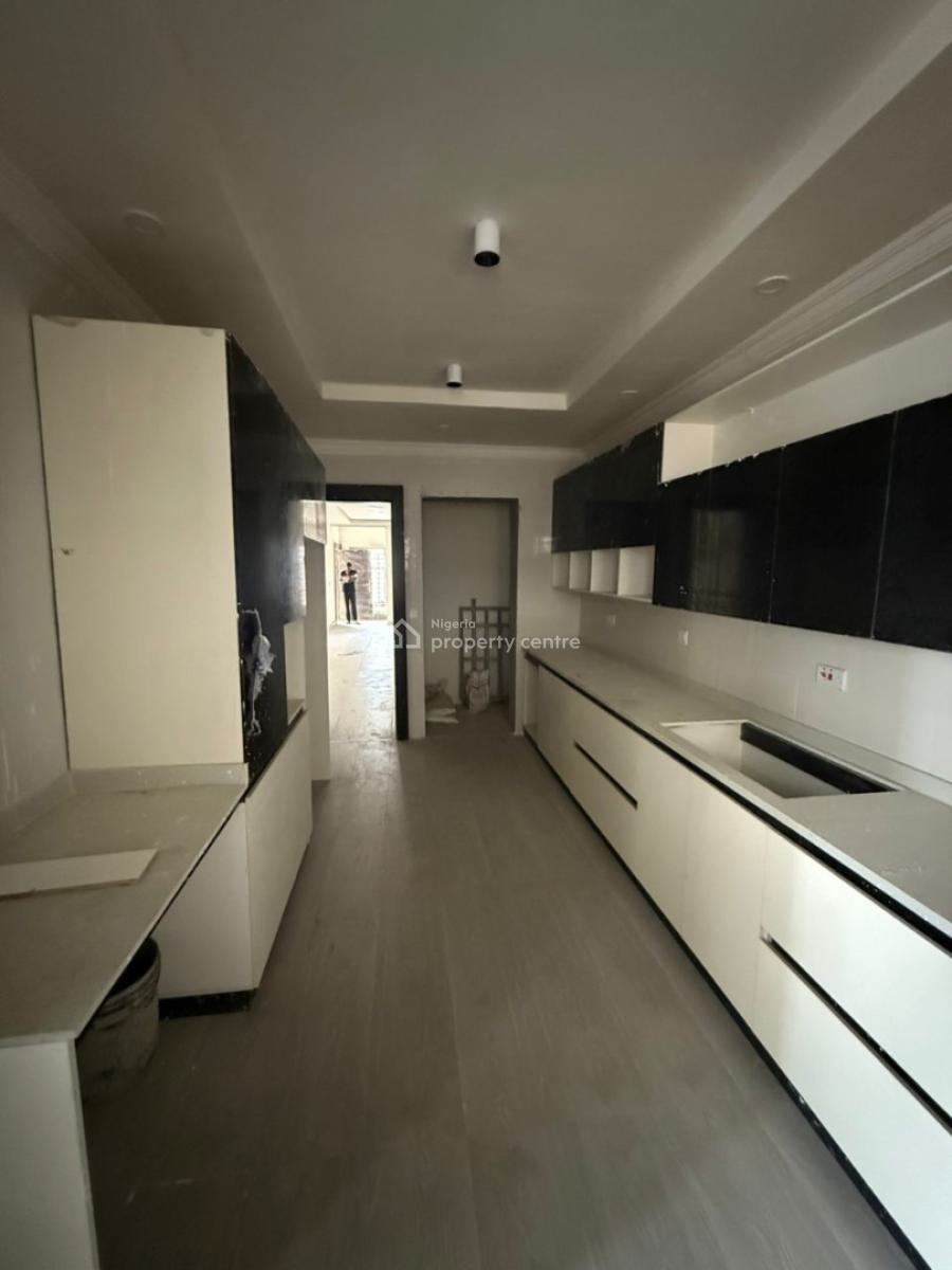 Stunning 4 Bedroom Apartment in a Secured Vicinity, Lekki Phase 1, Lekki, Lagos, Flat / Apartment for Sale