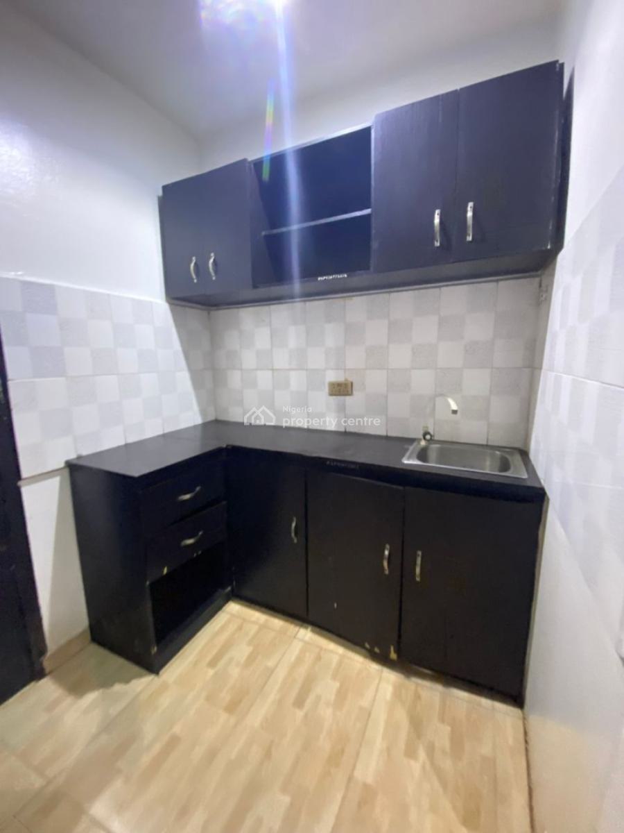 a Semi Furnished Spacious Roomself Contain, Alagomeji, Alagomeji, Yaba, Lagos, Self Contain (single Rooms) for Rent