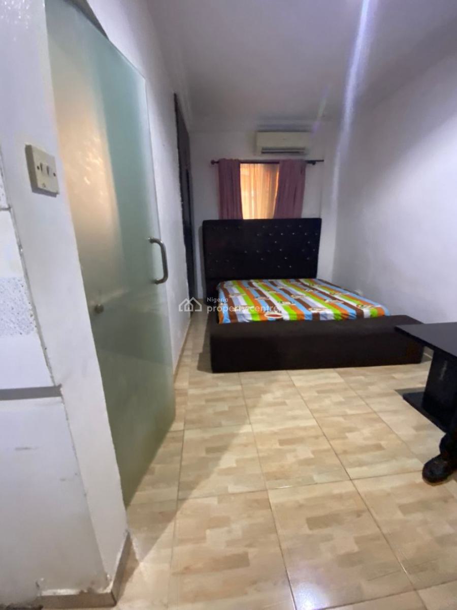 a Semi Furnished Spacious Roomself Contain, Alagomeji, Alagomeji, Yaba, Lagos, Self Contain (single Rooms) for Rent