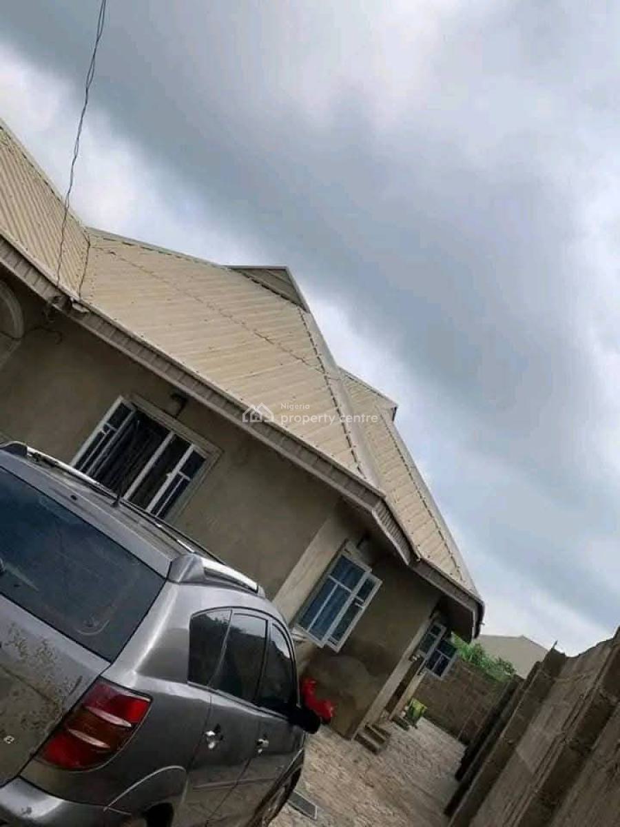 3 Bedroom Flat in a Serene Environment, Osho Estate Beside Ola David School Fasade , Iyana Ajia, Old Ife Rd, Ibadan, Oyo, Flat / Apartment for Sale