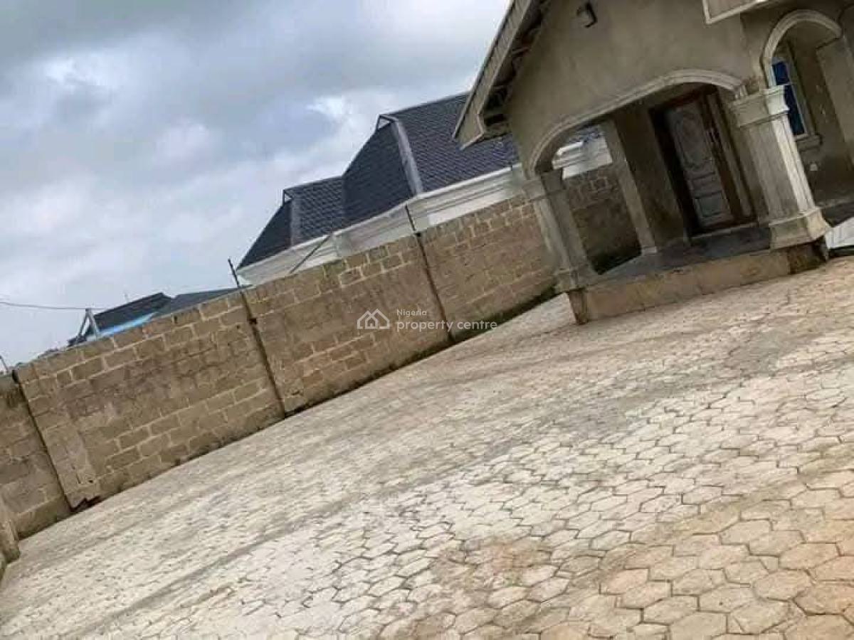3 Bedroom Flat in a Serene Environment, Osho Estate Beside Ola David School Fasade , Iyana Ajia, Old Ife Rd, Ibadan, Oyo, Flat / Apartment for Sale
