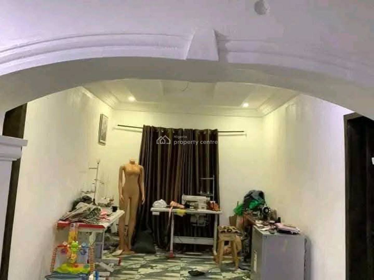 3 Bedroom Flat in a Serene Environment, Osho Estate Beside Ola David School Fasade , Iyana Ajia, Old Ife Rd, Ibadan, Oyo, Flat / Apartment for Sale