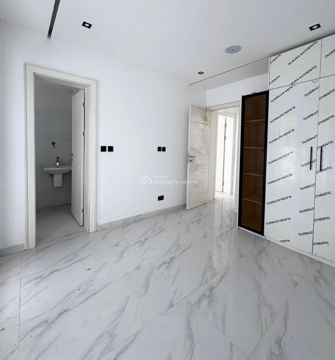 Fully Serviced 2 Bedroom Apartment, Lekki Phase 1, Lekki, Lagos, Block of Flats for Sale