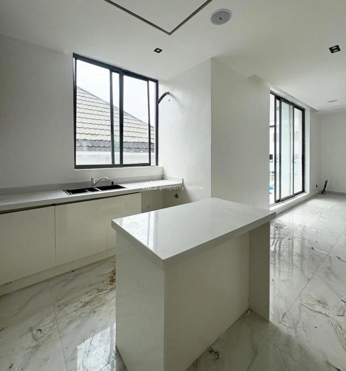 Fully Serviced 2 Bedroom Apartment, Lekki Phase 1, Lekki, Lagos, Block of Flats for Sale