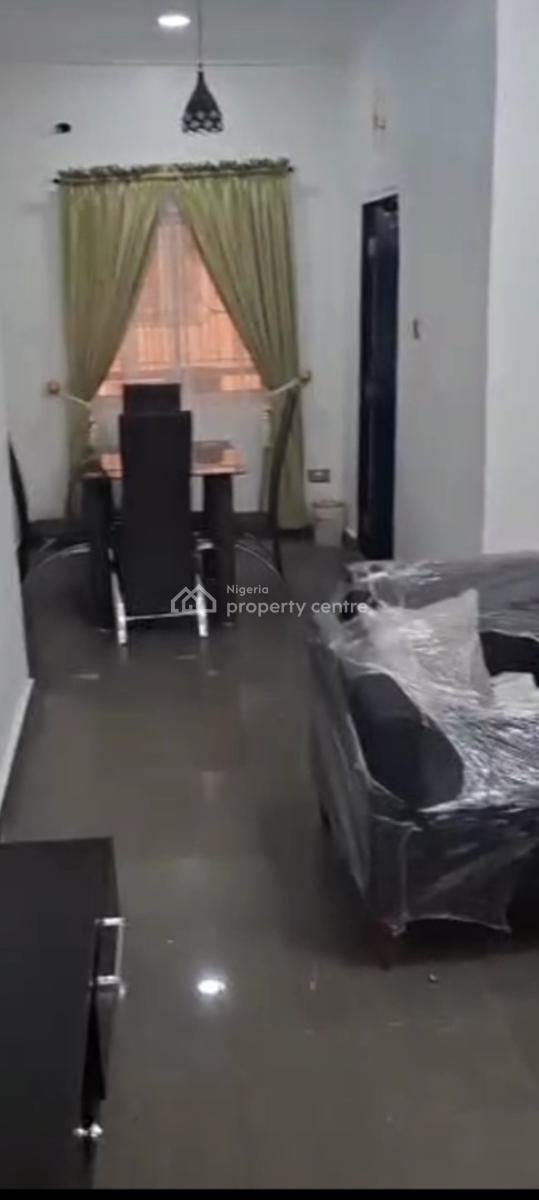 a Well-built Furnished 3bedroom Flat. (video Is Attached), Idu-karmo District After Nizamiyel Hospital (turkish Hospital), Karmo, Abuja, Flat / Apartment for Rent