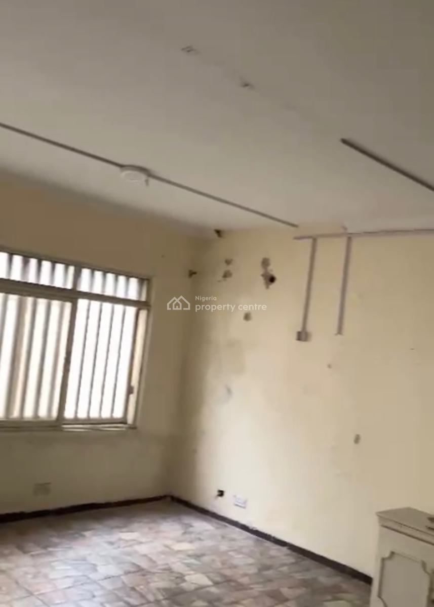 Luxury Room Self Contained with Kitchen Female Tenant Preferred, Off Burdillon Road Ikoyi Lagos, Ikoyi, Lagos, Self Contain (single Rooms) for Rent