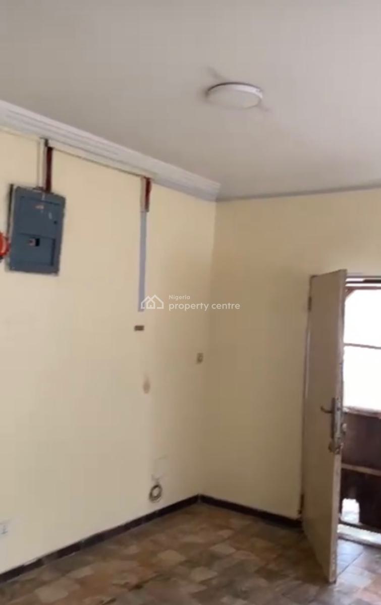 Luxury Room Self Contained with Kitchen Female Tenant Preferred, Off Burdillon Road Ikoyi Lagos, Ikoyi, Lagos, Self Contain (single Rooms) for Rent