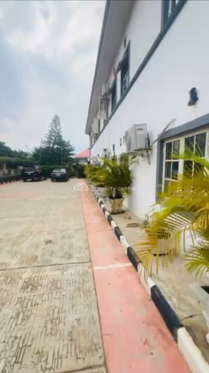15rooms Functioning Hotel Gwarinpa Main, 4th Avenue, Gwarinpa, Abuja, Hotel / Guest House for Sale