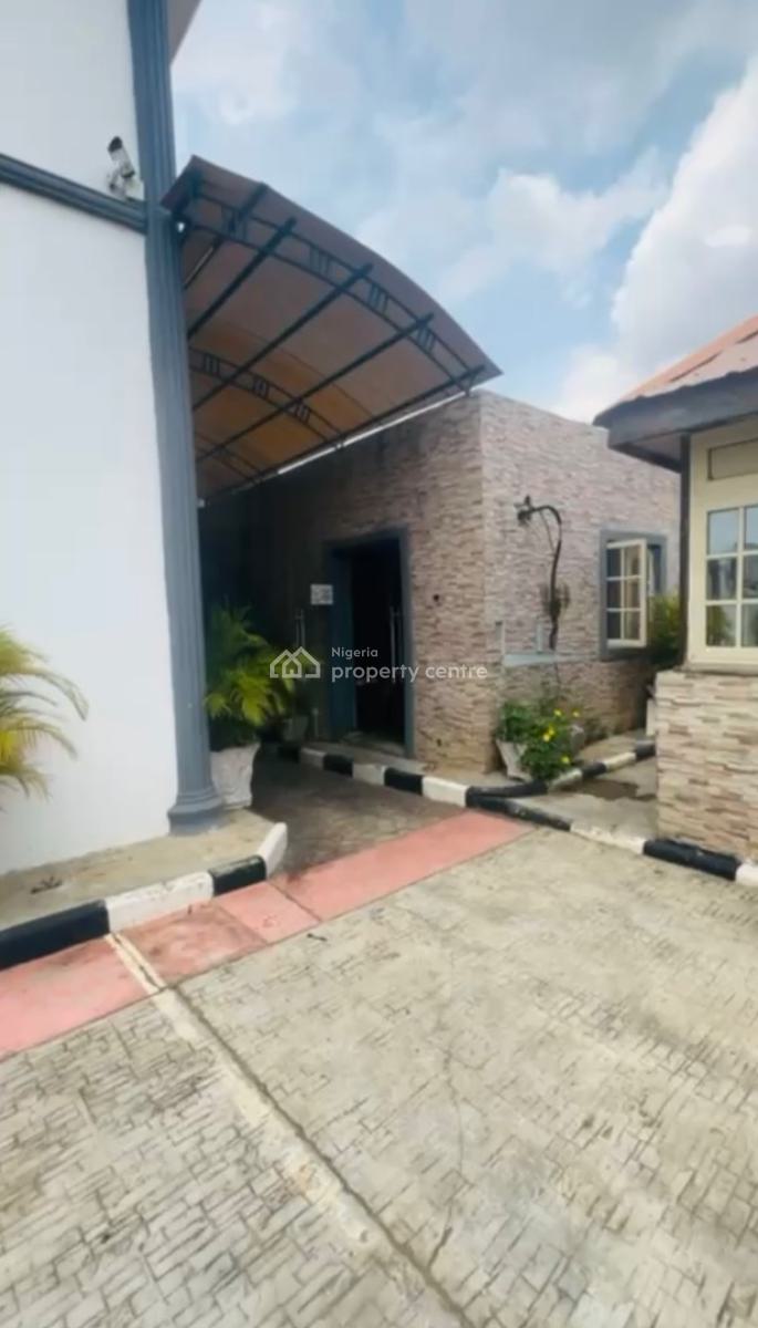 15rooms Functioning Hotel Gwarinpa Main, 4th Avenue, Gwarinpa, Abuja, Hotel / Guest House for Sale