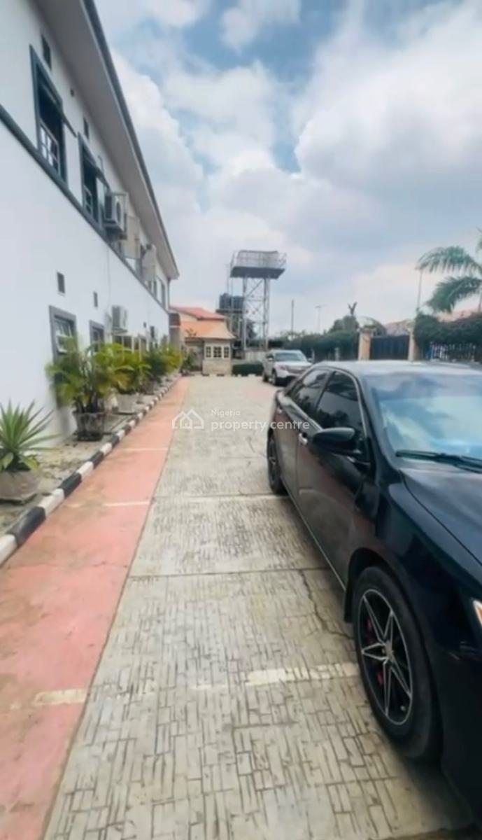 15rooms Functioning Hotel Gwarinpa Main, 4th Avenue, Gwarinpa, Abuja, Hotel / Guest House for Sale