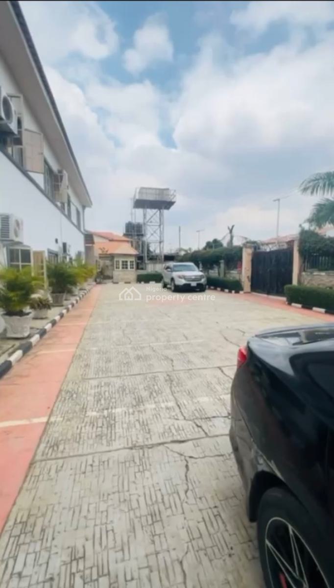 15rooms Functioning Hotel Gwarinpa Main, 4th Avenue, Gwarinpa, Abuja, Hotel / Guest House for Sale