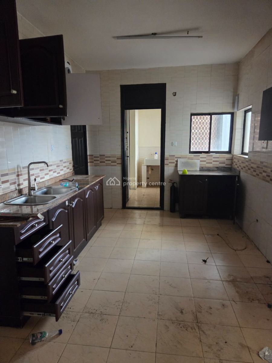 a Service 3 Bedroom Apartment  with a Room Bqwith a Room Bq, Victoria Island (vi), Lagos, Flat / Apartment for Rent