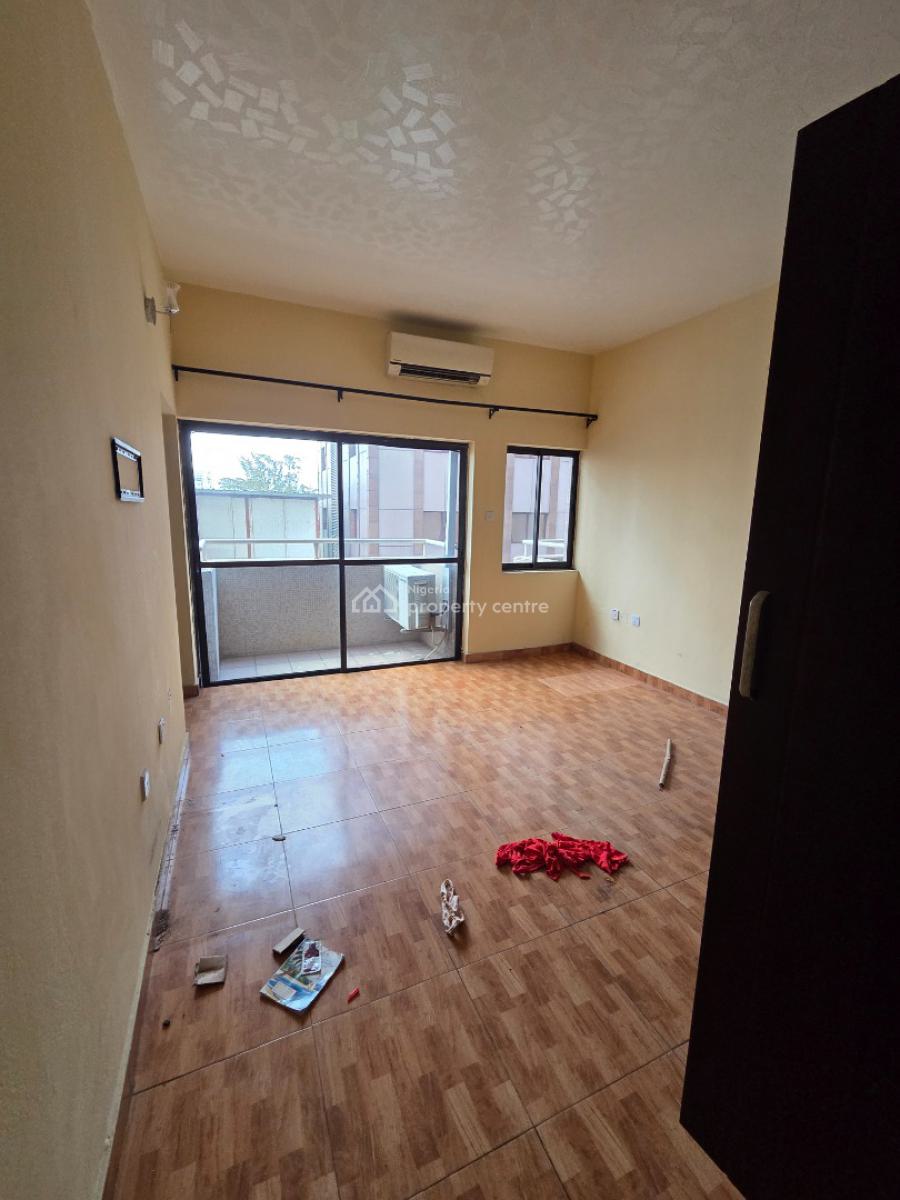 a Service 3 Bedroom Apartment  with a Room Bqwith a Room Bq, Victoria Island (vi), Lagos, Flat / Apartment for Rent