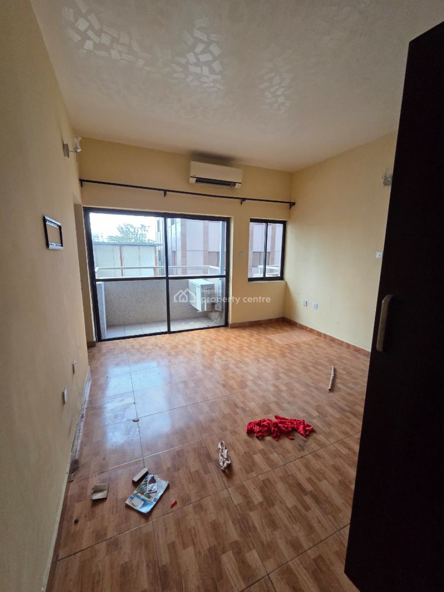 a Service 3 Bedroom Apartment  with a Room Bqwith a Room Bq, Victoria Island (vi), Lagos, Flat / Apartment for Rent