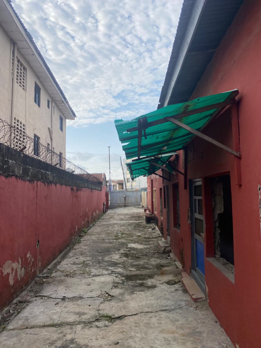 Renovat Able 3 Bedroom Flat with 3 Nos Miniflat, Adeshina Street, Off Adekunle Kuye Street, Adelabu, Surulere, Lagos, House for Sale