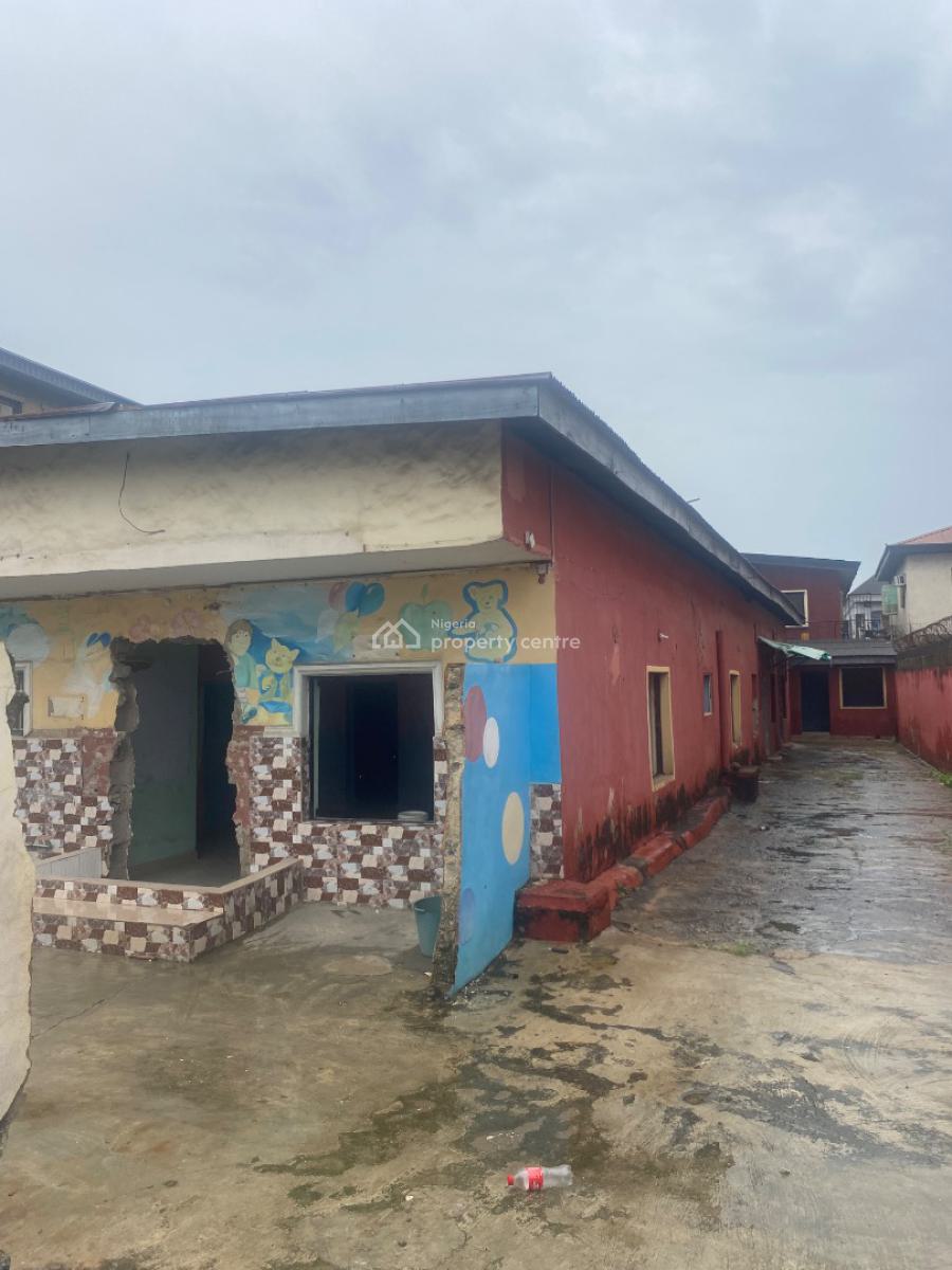 Renovatable 3 Bedroom Flat with 3 Units of Miniflat, Adeshina Street, Off Adekunle Kuye Street, Adelabu, Surulere, Lagos, House for Sale