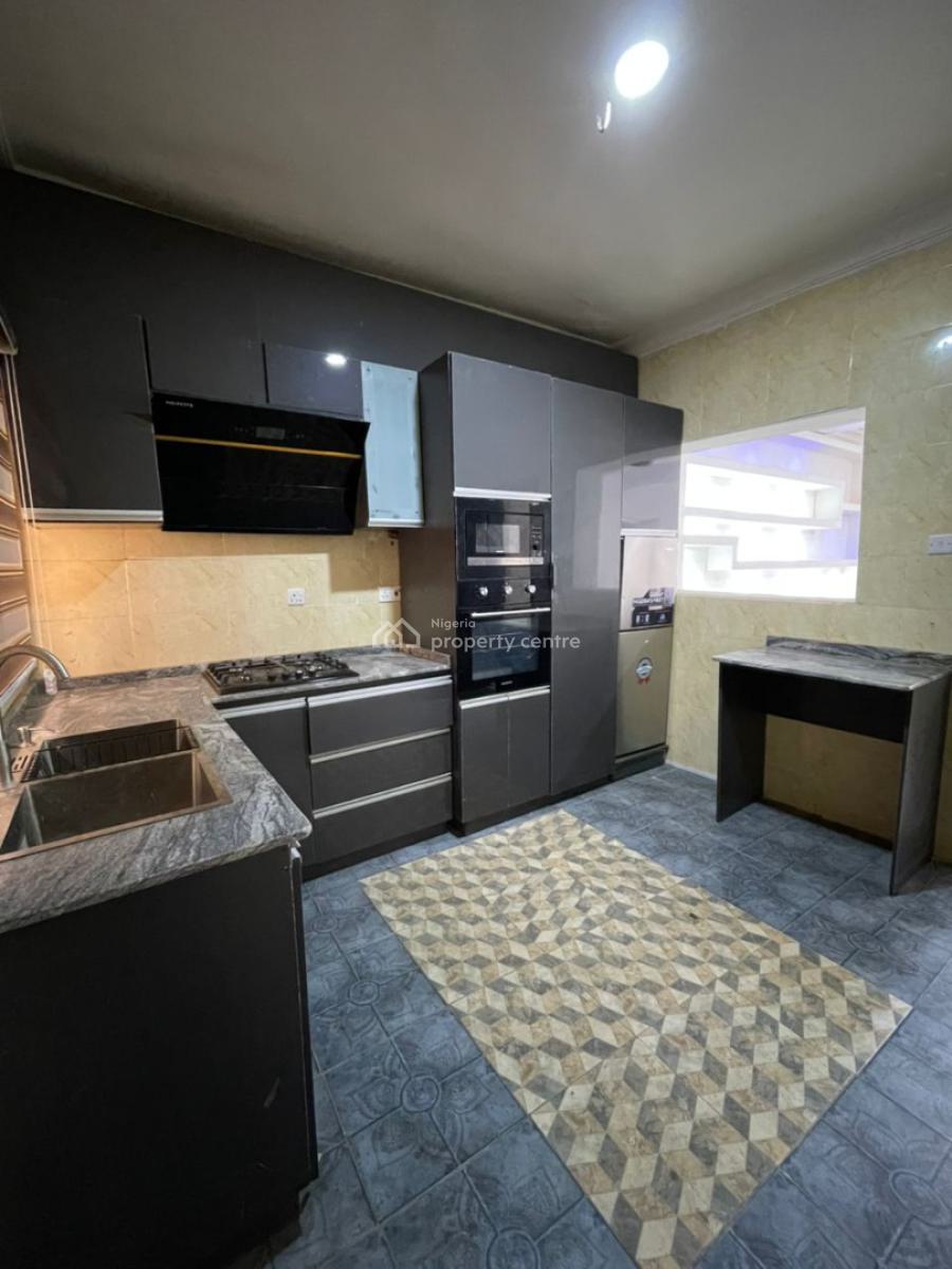 Exquisitely Finished 3-bedroom Semi-furnished Apartment, Opposite Kolapo Ishola Gra, Akobo, Ibadan, Oyo, Flat / Apartment for Rent