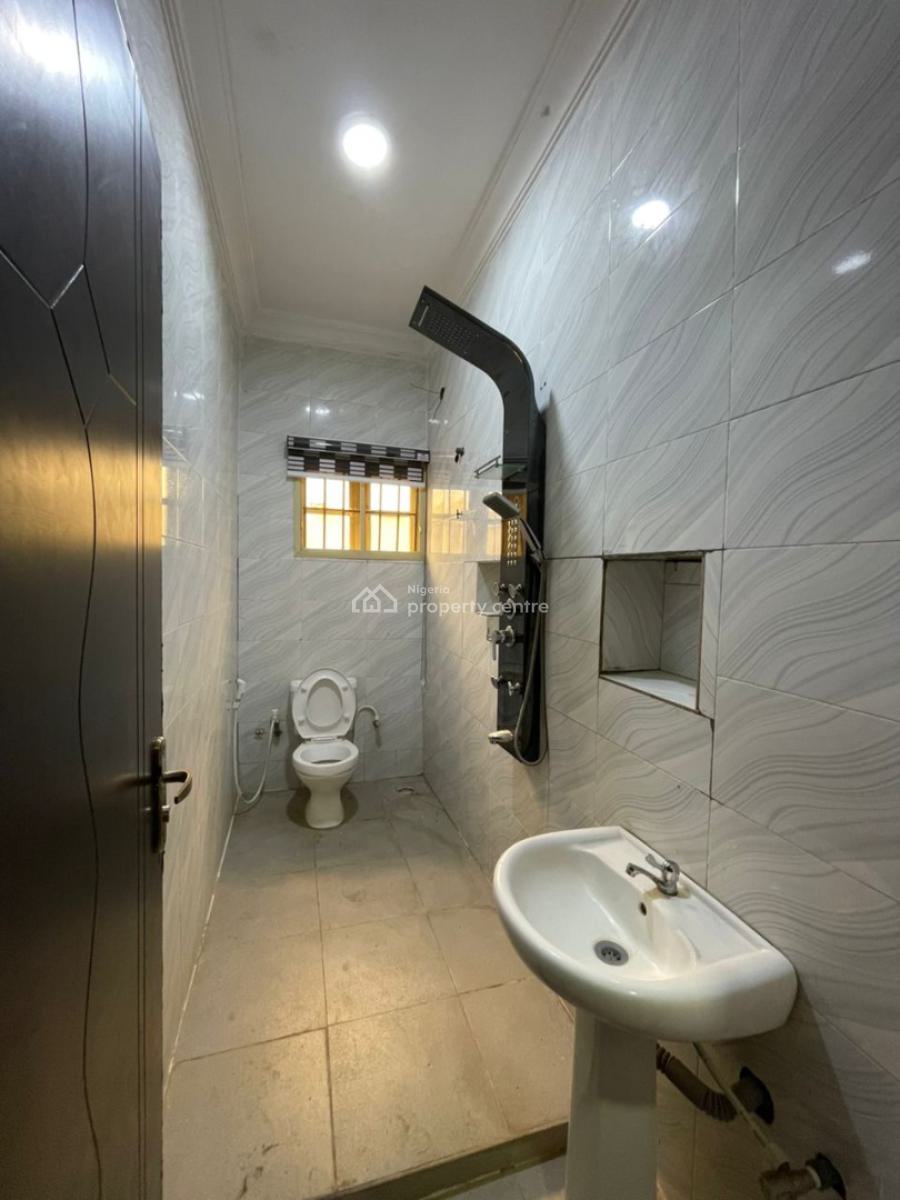 Exquisitely Finished 3-bedroom Semi-furnished Apartment, Opposite Kolapo Ishola Gra, Akobo, Ibadan, Oyo, Flat / Apartment for Rent