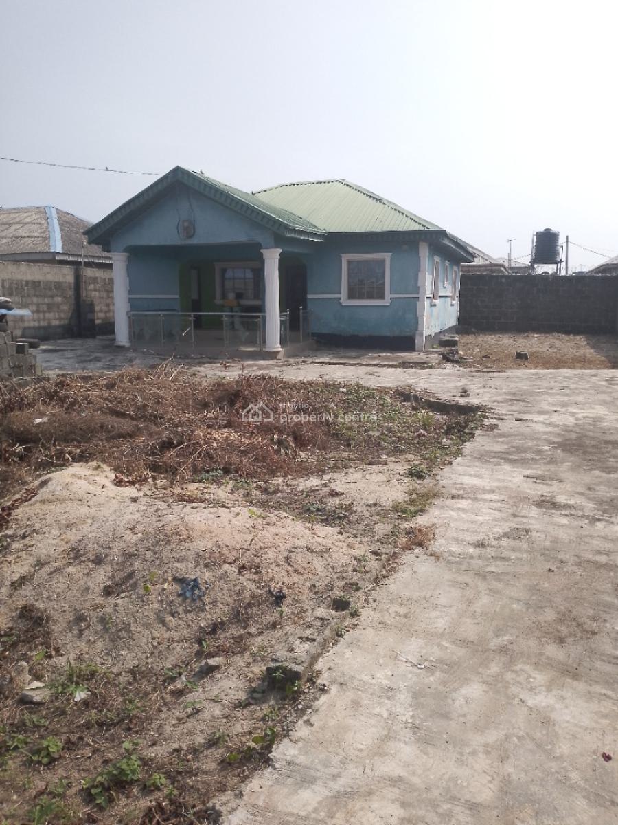 2 Bedroom Bungalow, L.f.i Estate Off Bayeku Road, Igbogbo, Ikorodu, Lagos, Detached Bungalow for Sale
