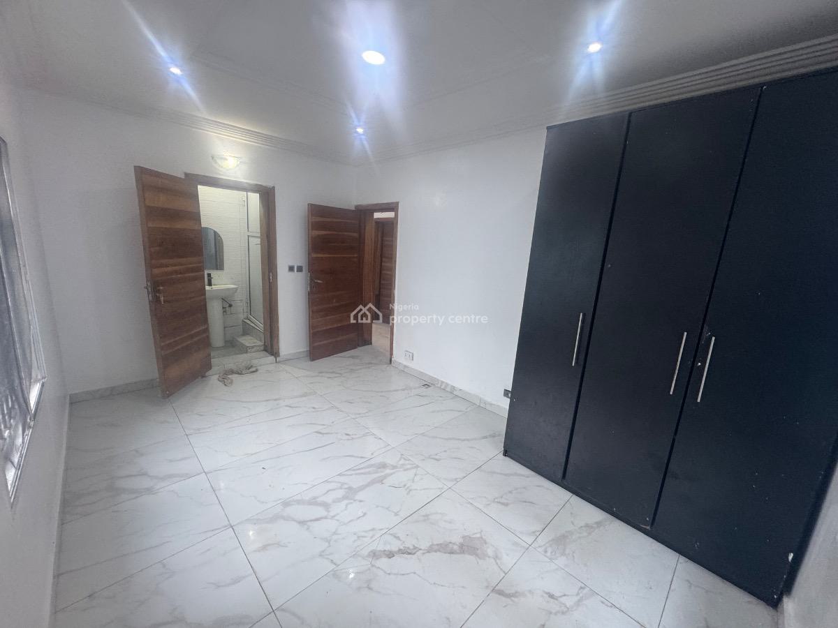 a Nice  Fully Serviced 2 Bedroom Apartment (downstairs), Off Freedom Way, Lekki Phase 1, Lekki, Lagos, Flat / Apartment for Rent