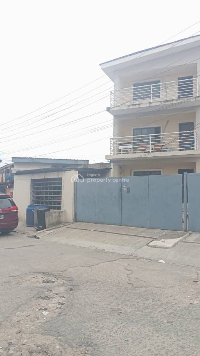 3 Bedroom Flat Upstairs All Rooms Ensuite with Guests Toilet, Maryland, Lagos, House for Sale