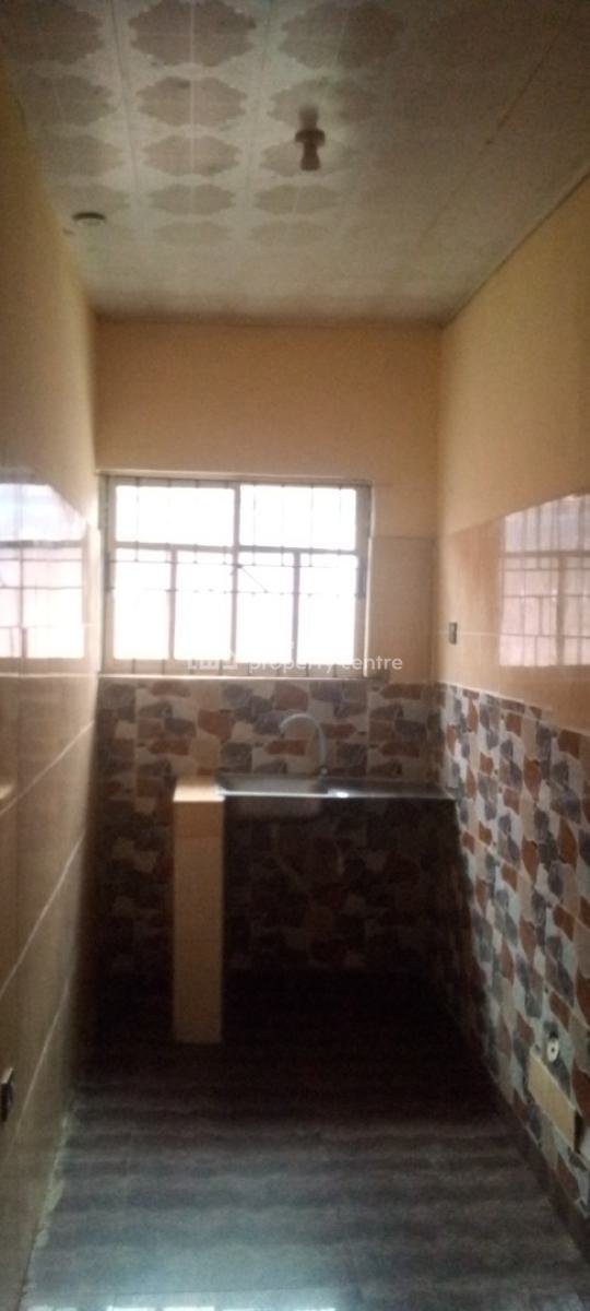 a Spacious 2 Bedroom Apartment, Lucky Fiber Road, Ikorodu, Lagos, Flat / Apartment for Rent