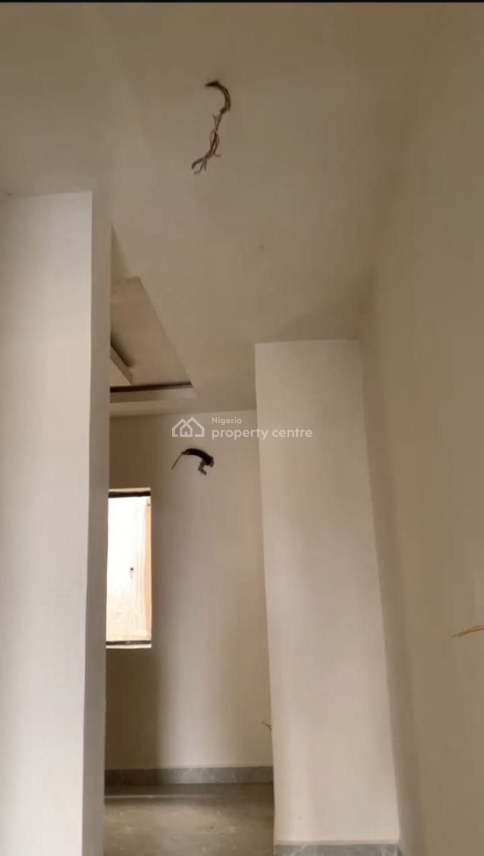 ️3 Bedroom Flat Apartment, Without B/q, on Eric Moore Road, Surulere, Lagos, House for Sale