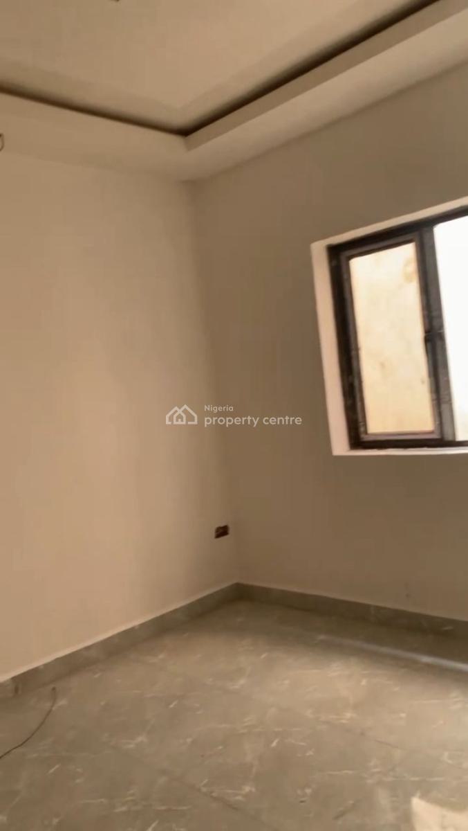 ️3 Bedroom Flat Apartment, Without B/q, on Eric Moore Road, Surulere, Lagos, House for Sale
