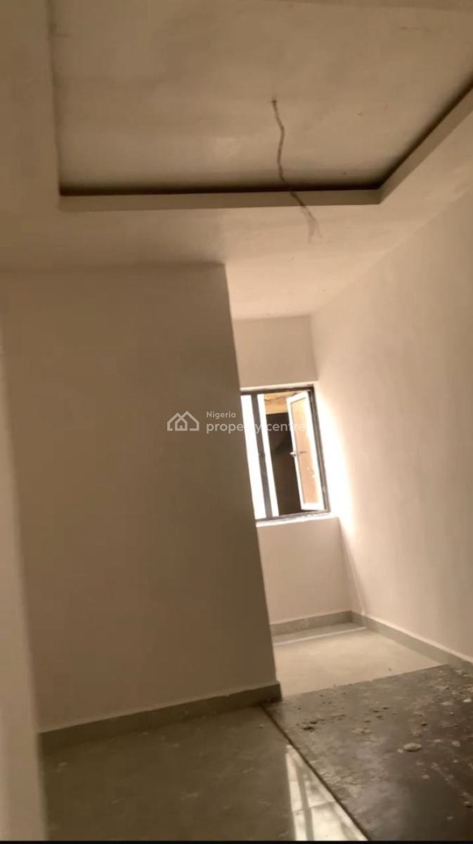 ️3 Bedroom Flat Apartment, Without B/q, on Eric Moore Road, Surulere, Lagos, House for Sale