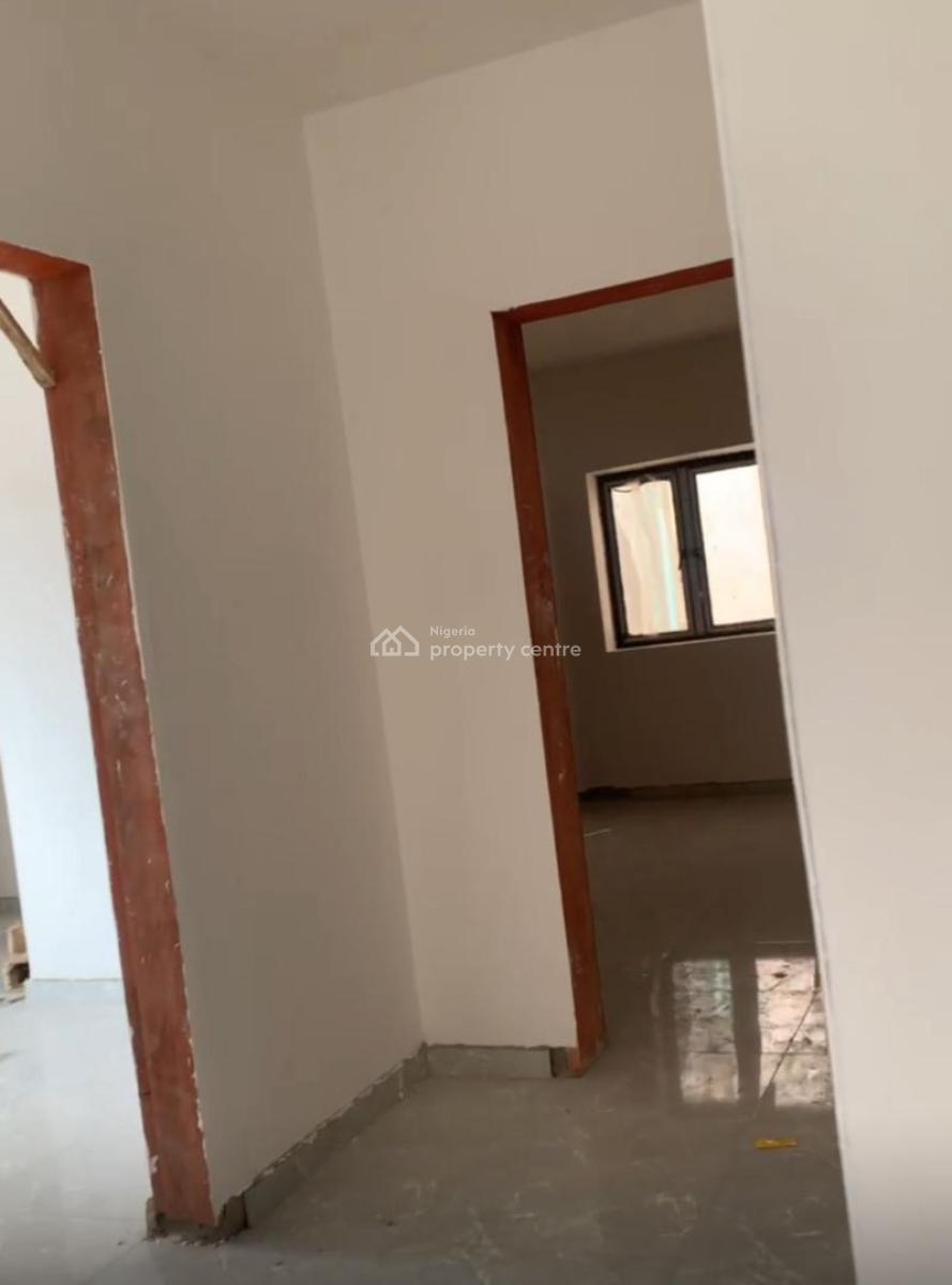 ️2 Bedroom Apartment with Bq, on Eric Moore Road, Surulere, Lagos, House for Sale