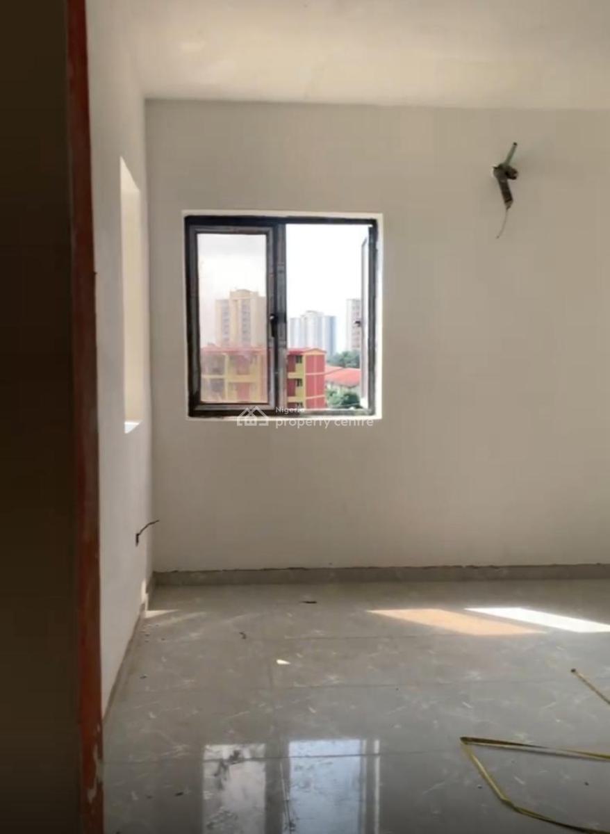 ️2 Bedroom Apartment with Bq, on Eric Moore Road, Surulere, Lagos, House for Sale