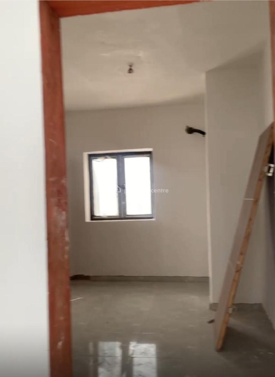 ️2 Bedroom Apartment with Bq, on Eric Moore Road, Surulere, Lagos, House for Sale
