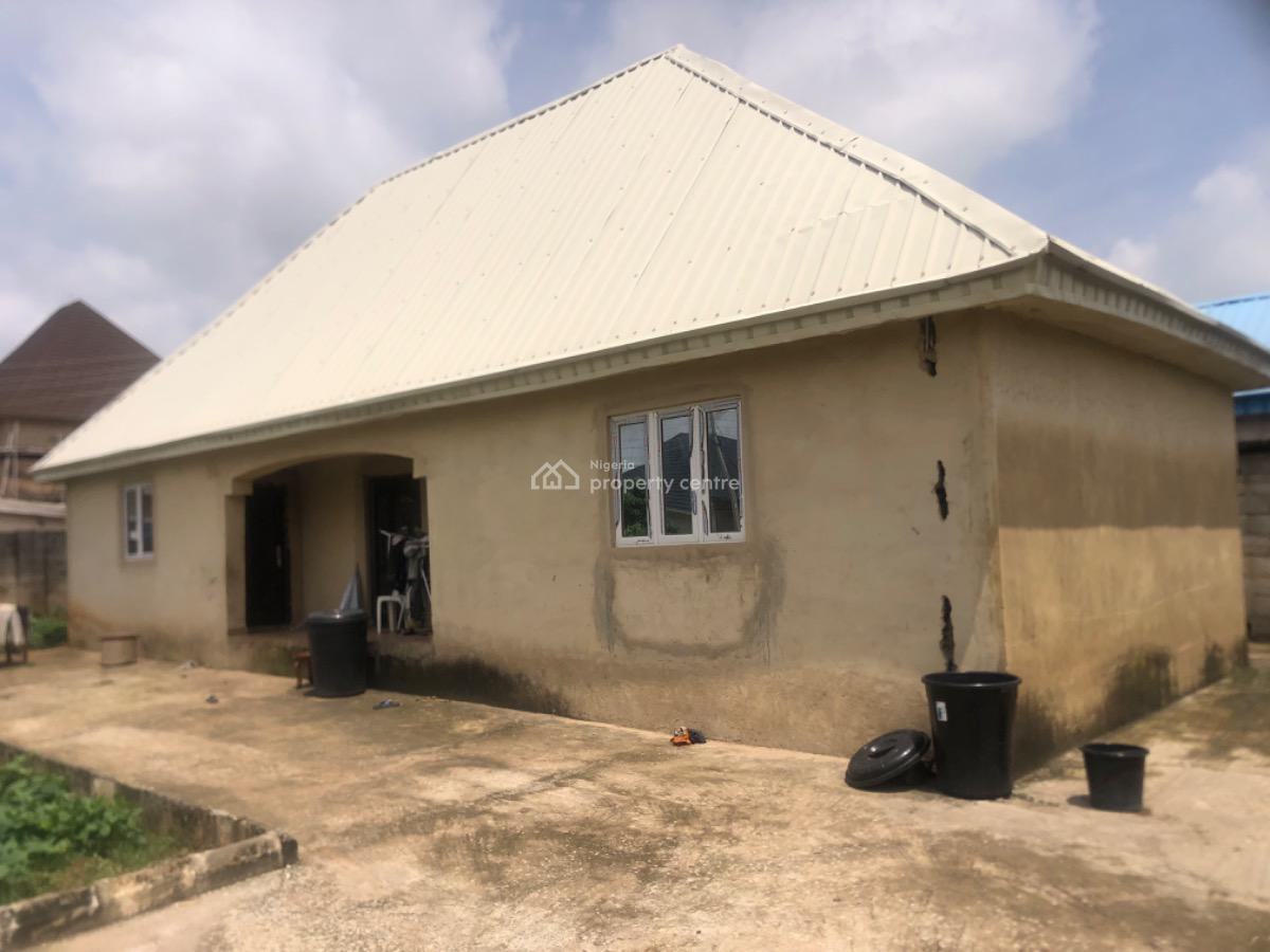 Conner Piece 700 Sqm Plot with a 2 Bedroom Bq & Gatehouse, Crd Estate, Lugbe District, Abuja, Detached Bungalow for Sale