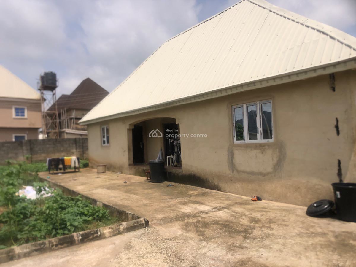 Conner Piece 700 Sqm Plot with a 2 Bedroom Bq & Gatehouse, Crd Estate, Lugbe District, Abuja, Detached Bungalow for Sale