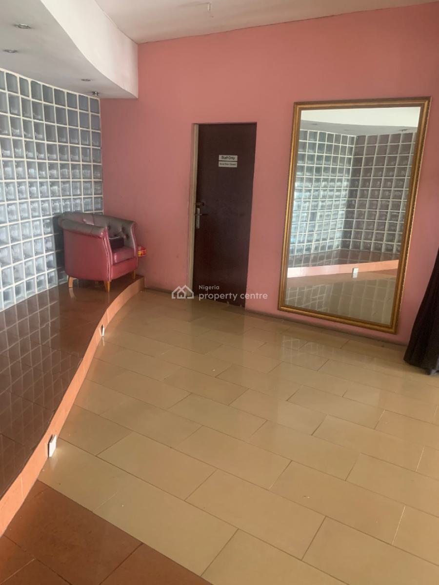 Well Maintained 150 Sqmtr Spacious Office Space, Opebi, Ikeja, Lagos, Office Space for Rent