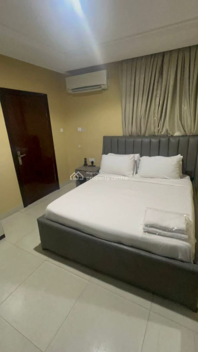 Massive Large Commercial Purposely Built Luxury Building Over 10 Rooms, Victoria Island (vi), Lagos, House for Rent