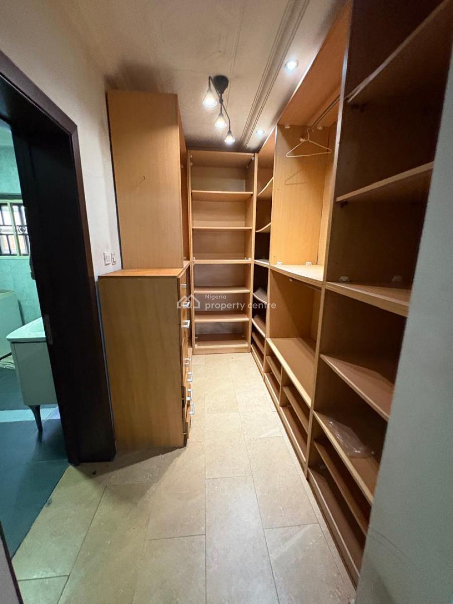 Distress 5 Bedroom Detached House Built on 500sqm, Carlton Gate Estate Chevron, Lekki, Lagos, Detached Duplex for Sale