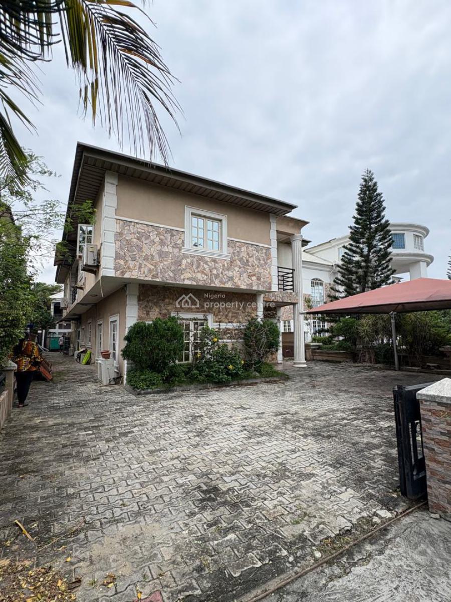 Distress 5 Bedroom Detached House Built on 500sqm, Carlton Gate Estate Chevron, Lekki, Lagos, Detached Duplex for Sale