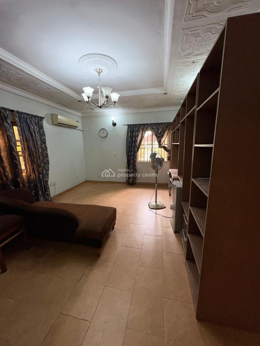 Distress 5 Bedroom Detached House Built on 500sqm, Carlton Gate Estate Chevron, Lekki, Lagos, Detached Duplex for Sale