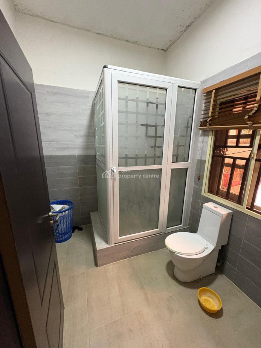 Distress 5 Bedroom Detached House Built on 500sqm, Carlton Gate Estate Chevron, Lekki, Lagos, Detached Duplex for Sale