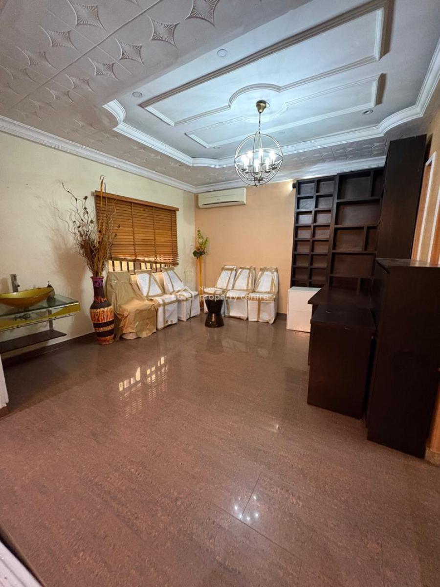 Distress 5 Bedroom Detached House Built on 500sqm, Carlton Gate Estate Chevron, Lekki, Lagos, Detached Duplex for Sale